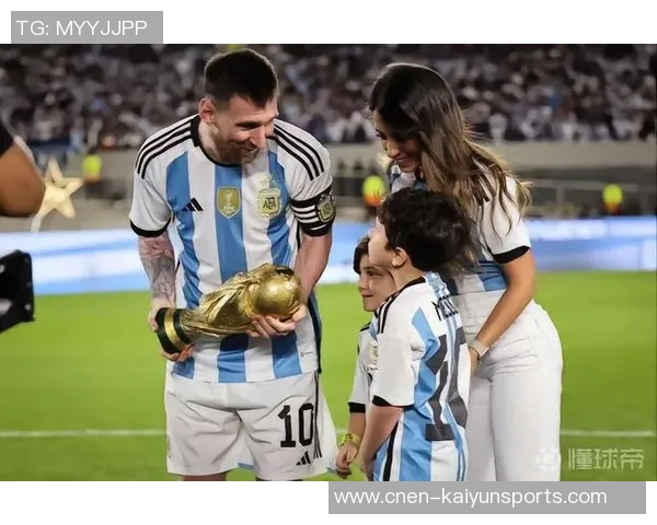 安东内拉社媒分享与梅西甜蜜合影为国家队加油助威