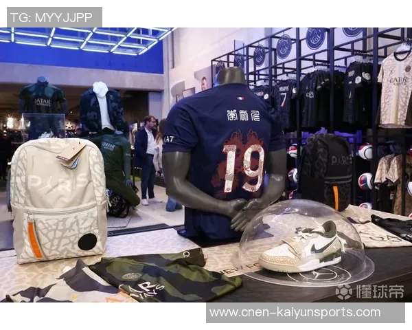 约罗身穿里尔球衣盛装出席里尔对阵巴黎比赛开球仪式