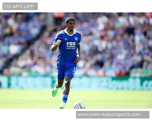 蓝军外租前锋福法纳因无证无保险驾驶被罚款12万引发关注 蓝军外租前锋福法纳因无证无保险驾驶被罚款12万引发关注