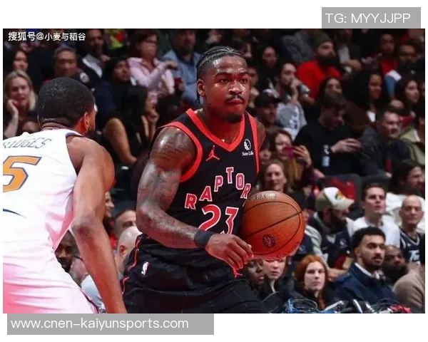 里斯与弟弟换新造型观战猛龙赛场弟弟为猛龙下属球队新星球员